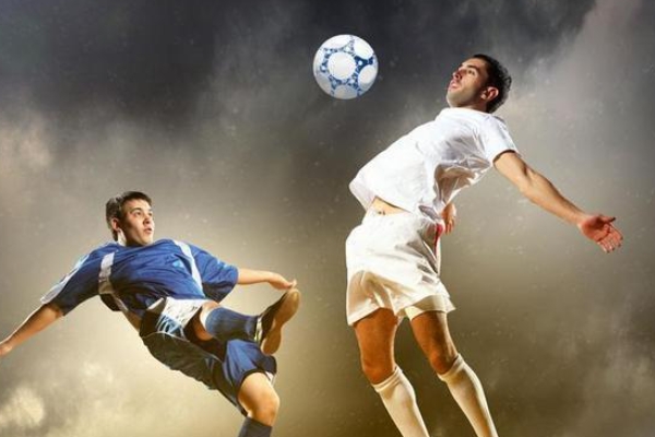 為什么足球球員的薪資都很高？